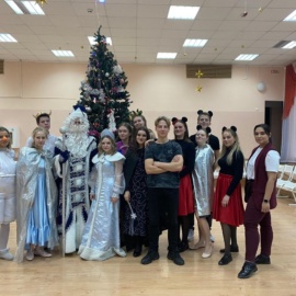 Новогодние утренники в начальной школе (1-3 классы) Новогодние утренники в начальной школе (1-3 классы)