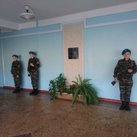 Вахта Памяти у мемориальной доски выпускника школы Проняева Сергея Геннадьевича, погибшего в Чеченской республике