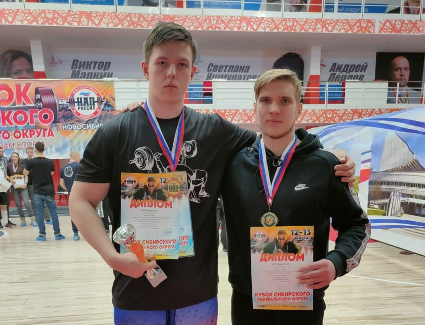 Борнеман Игорь (11А класс) стал чемпионом Сибири по жиму лёжа! Установил рекорд НСО по жиму лёжа в весовой категории 110 кг. среди юношей 16-17 лет. Поздравляем!