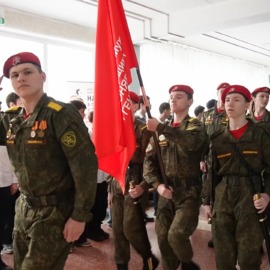 Торжественная линейка посвященная Дню защитника Отечества Торжественная линейка посвященная Дню защитника Отечества